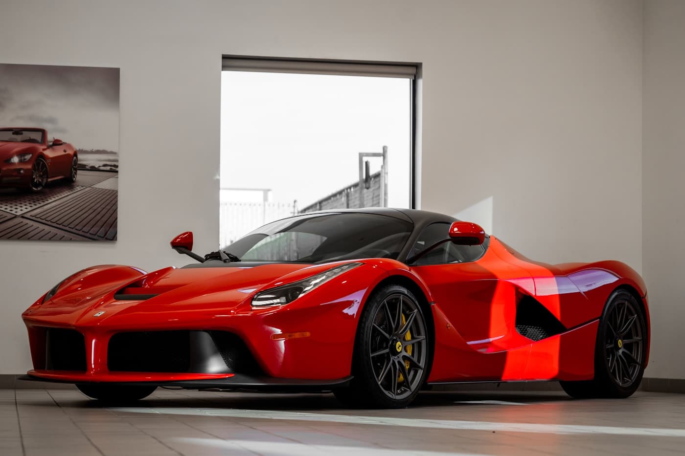 Resultado de estética automotiva — carro vermelho